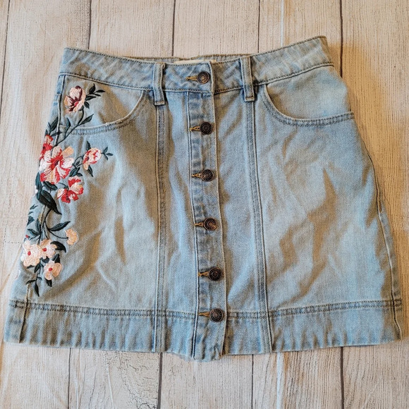 PacSun Button Front Denim Mini Skirt •Size 27• Floral Embroidered - Picture 1 of 7
